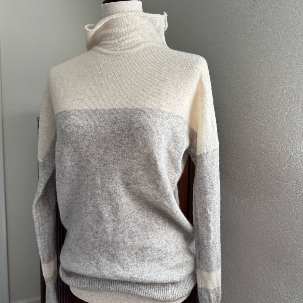 Tahari Pure Luxe 100% Cashmere Sweater | Size M